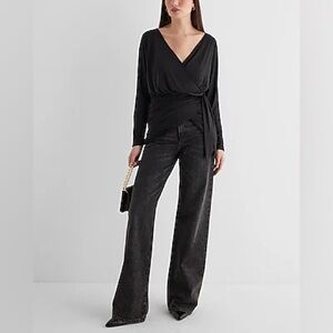 NWT Skimming V-neck Surplice Tie Waist Top (Black)